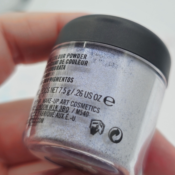 MAC Cosmetics Lark About Pigment - Picture 4 of 5